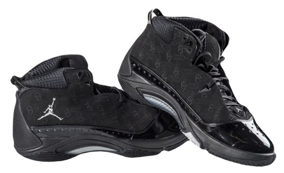2008/09 Carmelo Anthony Game Worn Black Jordan Sneakers (MEARS)